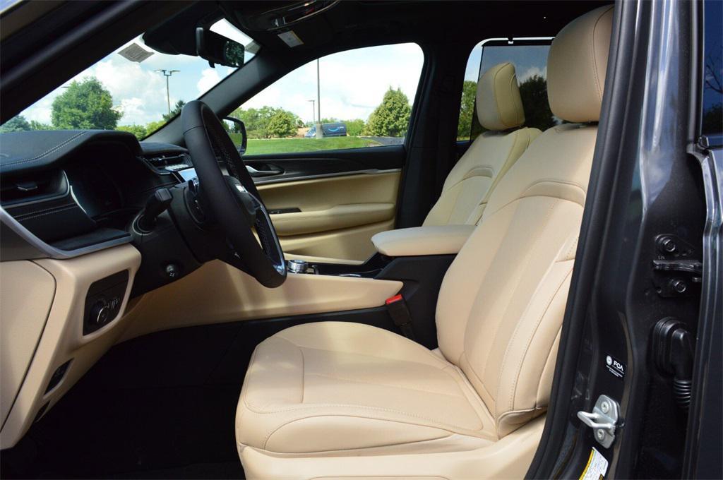 new 2025 Jeep Grand Cherokee car, priced at $46,999