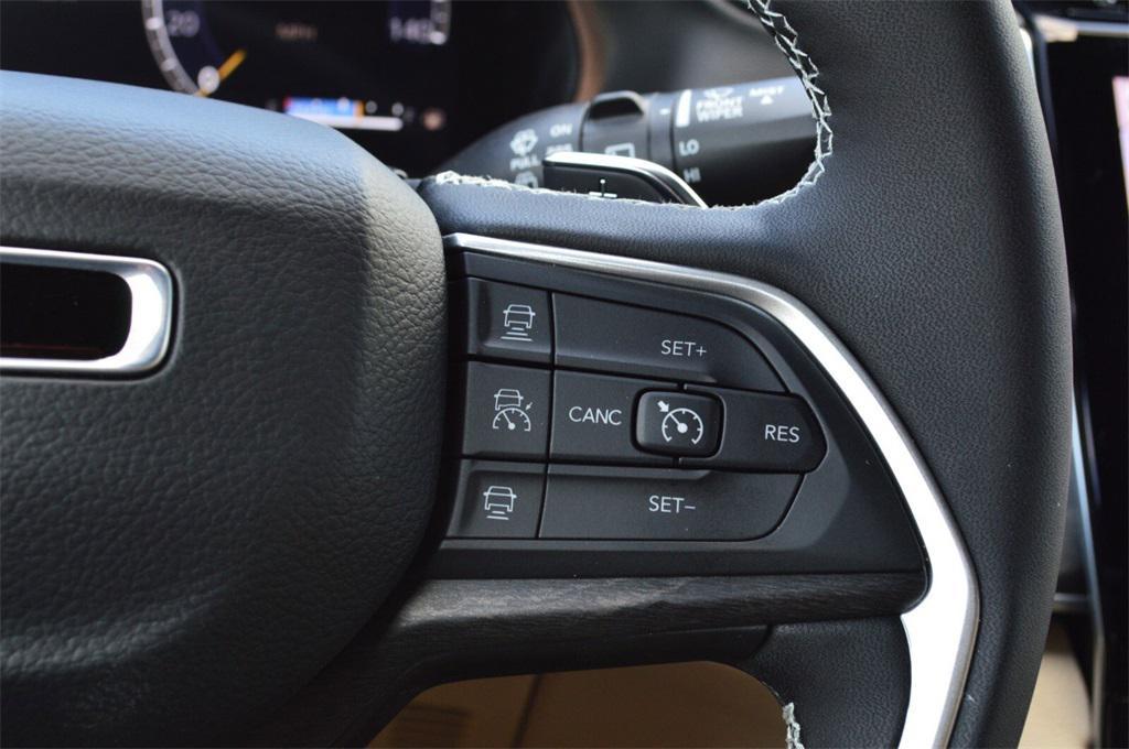 new 2025 Jeep Grand Cherokee car, priced at $46,999