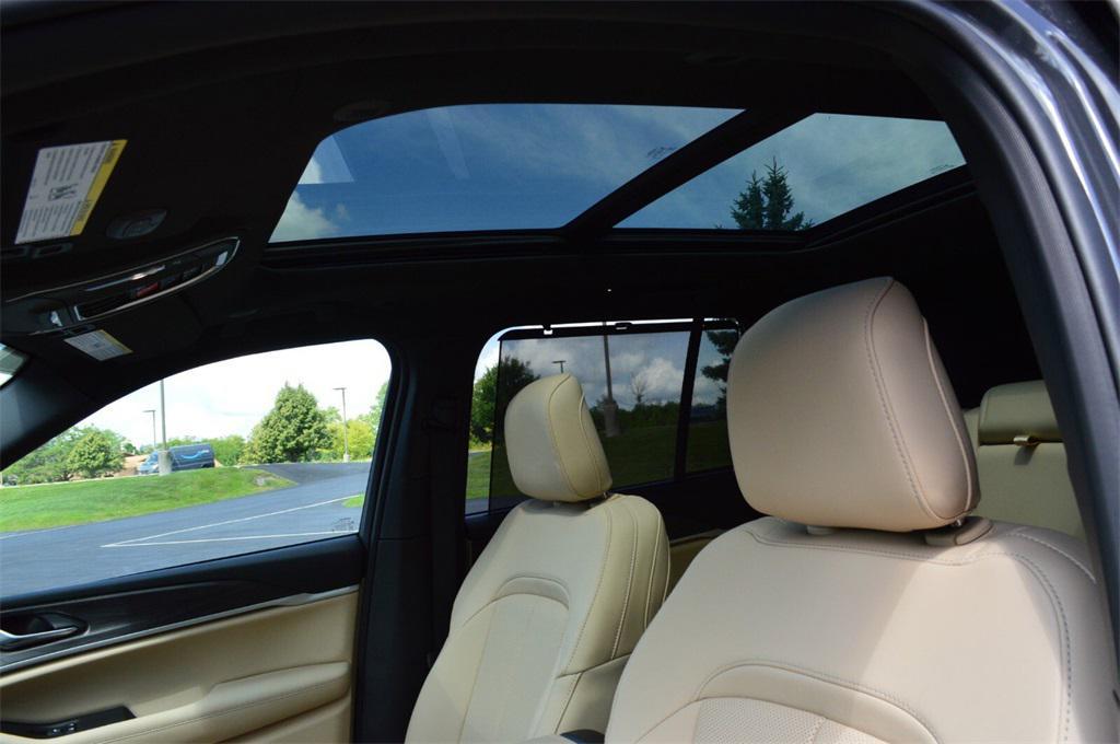 new 2025 Jeep Grand Cherokee car, priced at $46,999