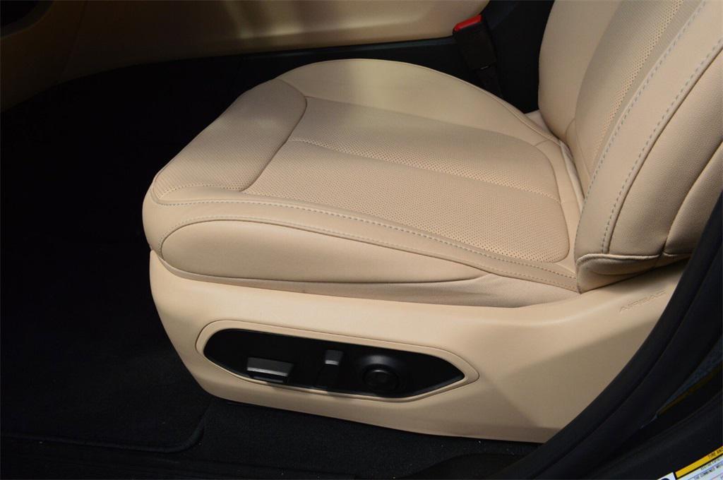 new 2025 Jeep Grand Cherokee car, priced at $46,999