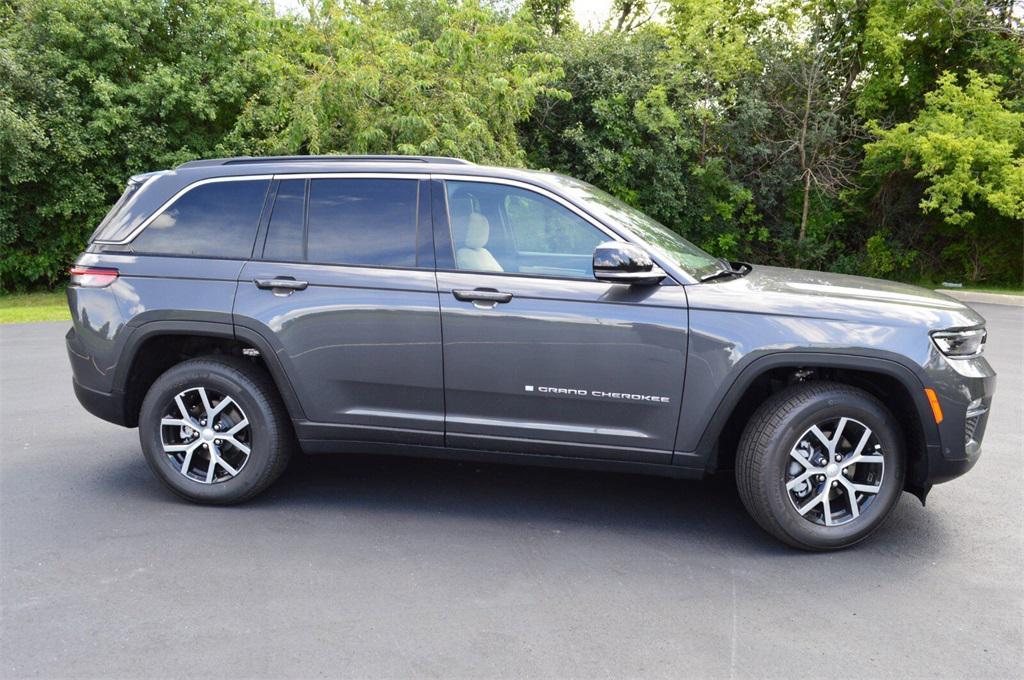 new 2025 Jeep Grand Cherokee car, priced at $46,999