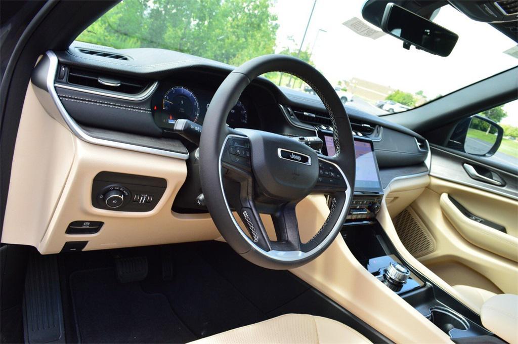 new 2025 Jeep Grand Cherokee car, priced at $46,999