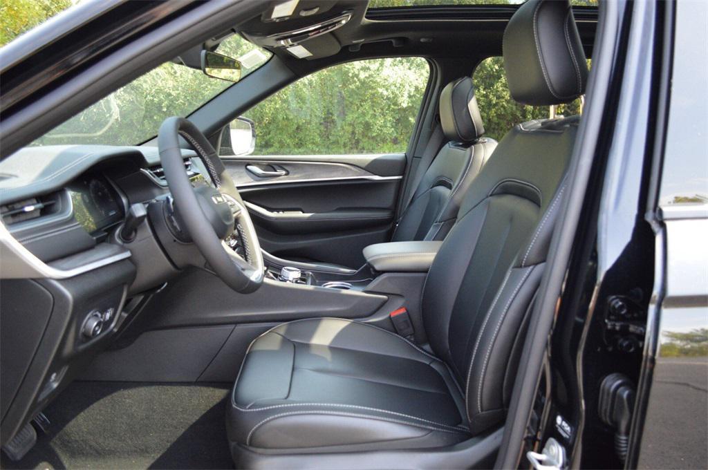 new 2025 Jeep Grand Cherokee car, priced at $47,249