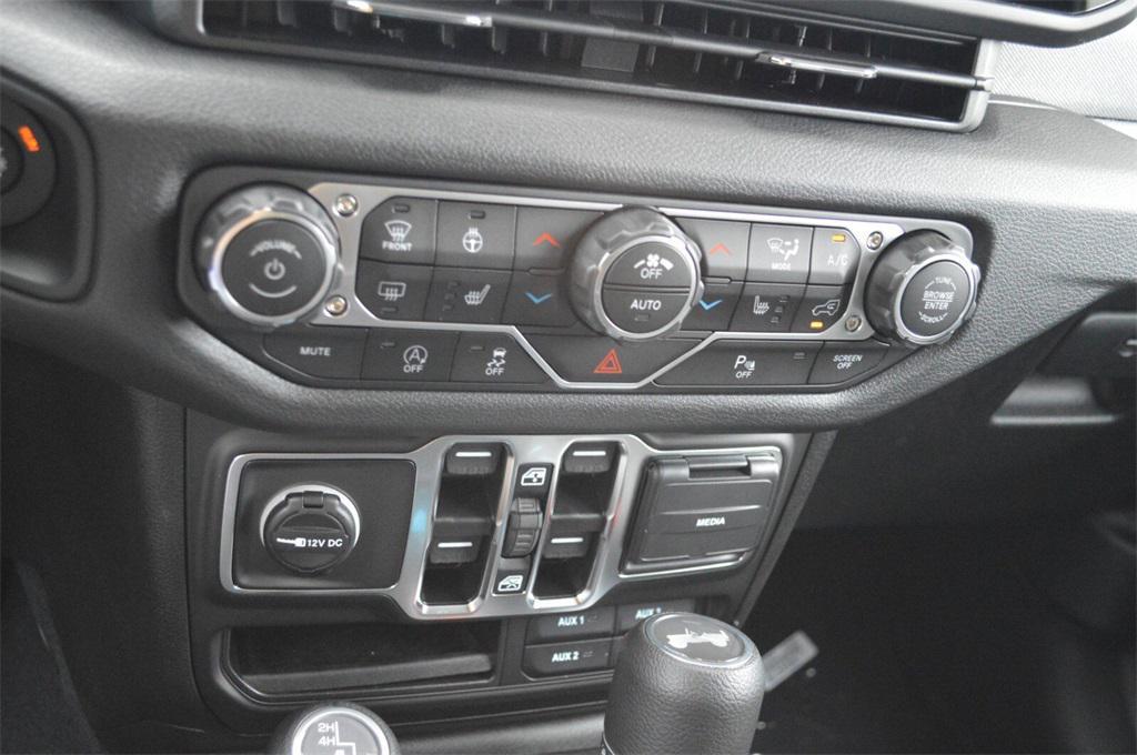 new 2025 Jeep Wrangler car, priced at $52,614