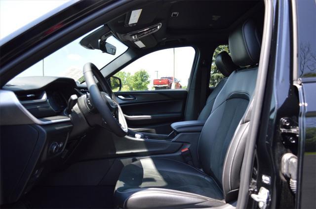 new 2025 Jeep Grand Cherokee car, priced at $39,999
