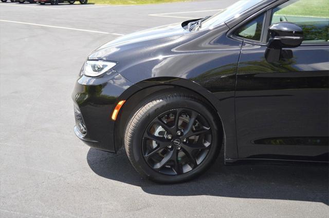 used 2024 Chrysler Pacifica car, priced at $39,996