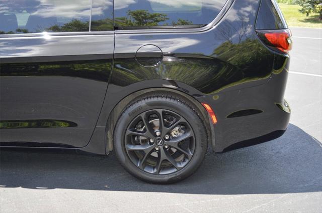 used 2024 Chrysler Pacifica car, priced at $39,996