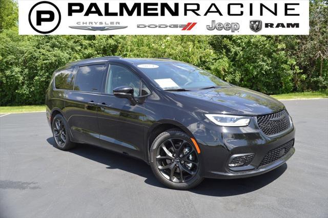 used 2024 Chrysler Pacifica car, priced at $39,996
