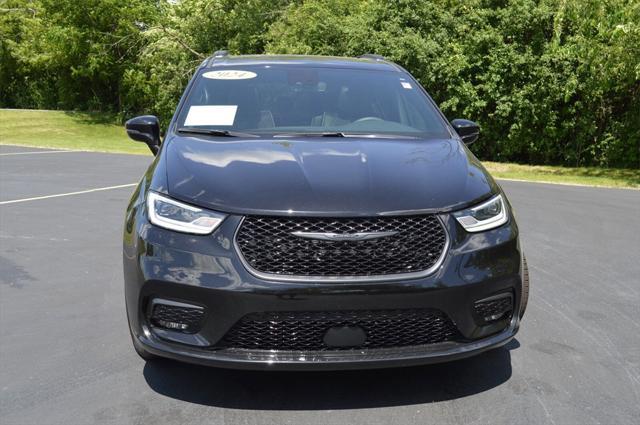 used 2024 Chrysler Pacifica car, priced at $39,996