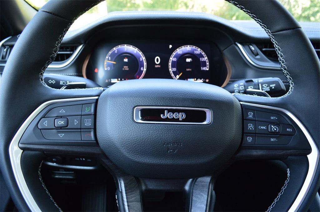 new 2025 Jeep Grand Cherokee car, priced at $42,999