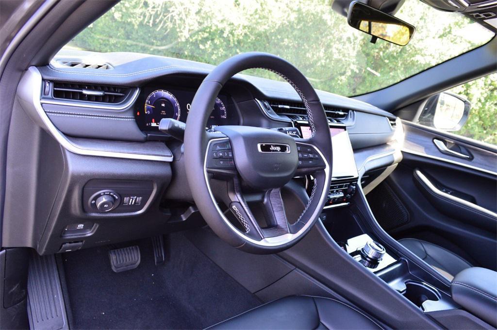 new 2025 Jeep Grand Cherokee car, priced at $42,999