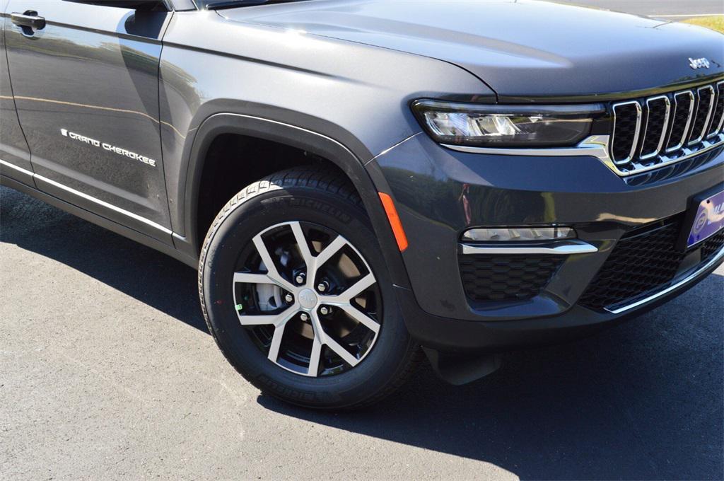 new 2025 Jeep Grand Cherokee car, priced at $42,999
