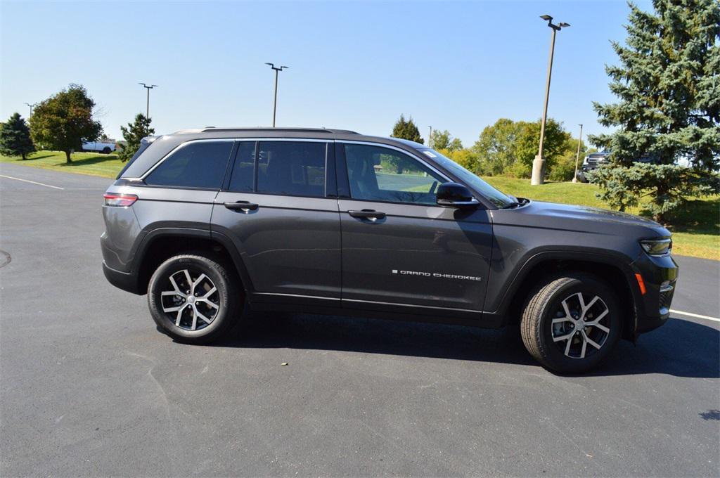 new 2025 Jeep Grand Cherokee car, priced at $42,999