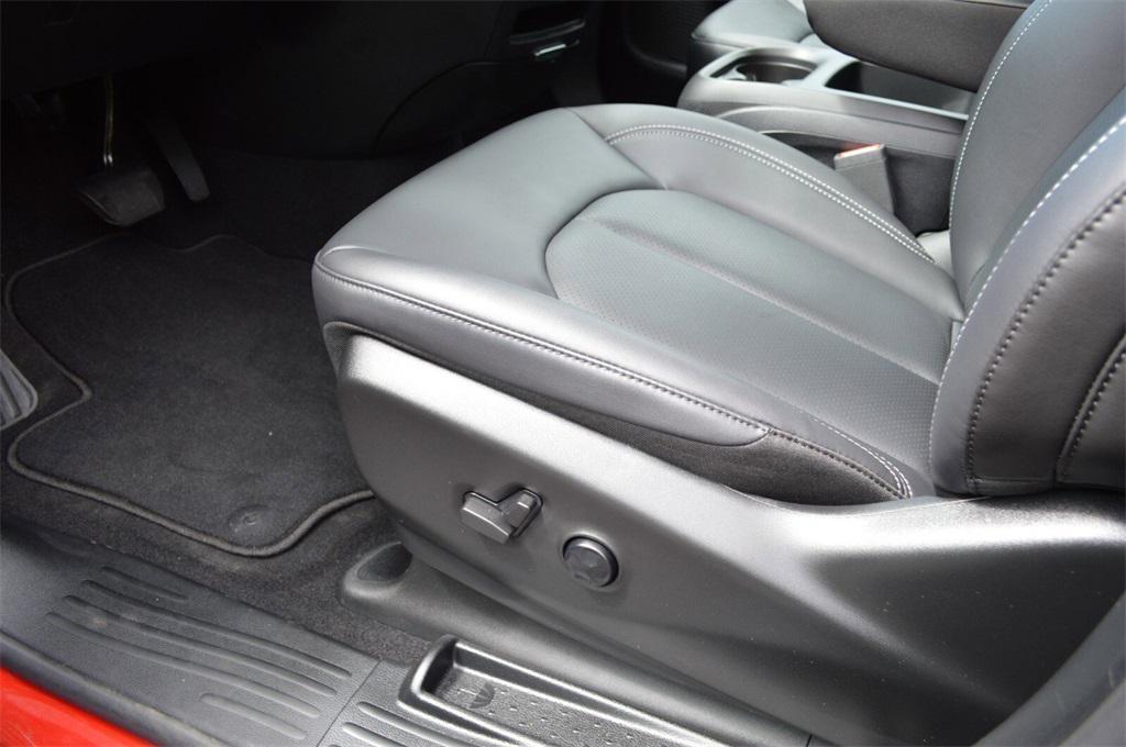 new 2025 Chrysler Pacifica car, priced at $42,749