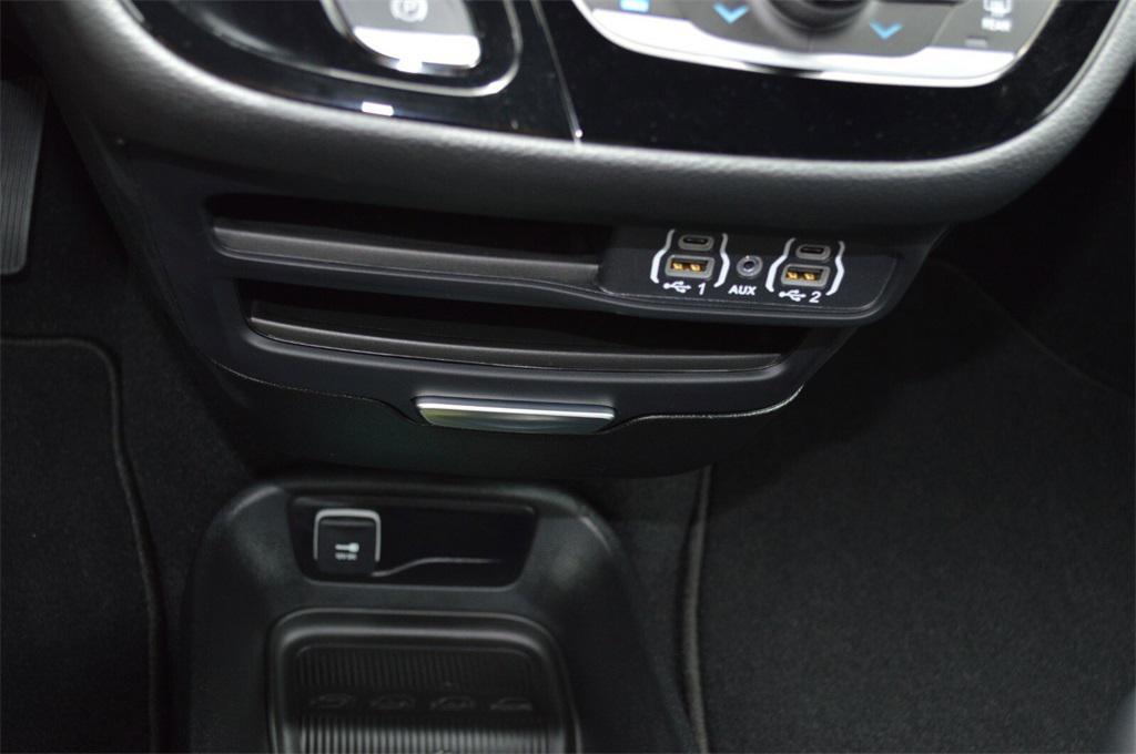 new 2025 Chrysler Pacifica car, priced at $42,749