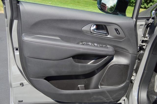 new 2025 Chrysler Pacifica car, priced at $44,968