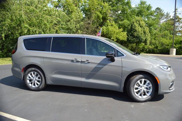 new 2025 Chrysler Pacifica car, priced at $44,968