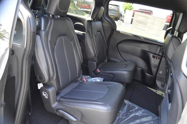 new 2025 Chrysler Pacifica car, priced at $44,968