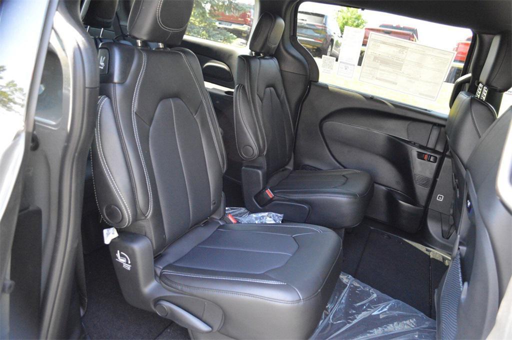 new 2025 Chrysler Pacifica car, priced at $46,938