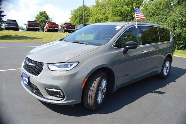 new 2025 Chrysler Pacifica car, priced at $44,968