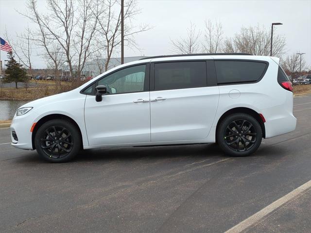 new 2024 Chrysler Pacifica car, priced at $52,090