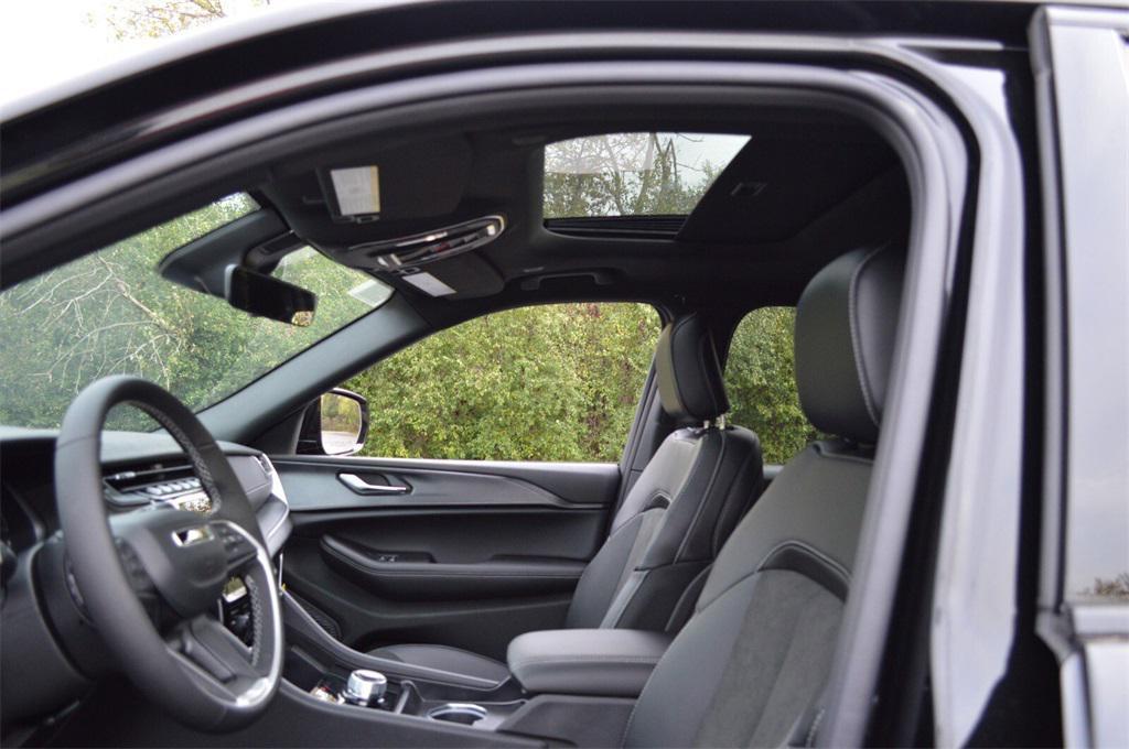 new 2025 Jeep Grand Cherokee L car, priced at $43,999