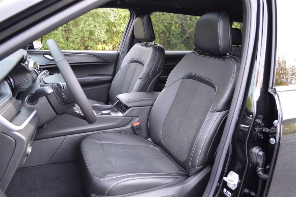 new 2025 Jeep Grand Cherokee L car, priced at $43,999