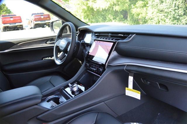 new 2025 Jeep Grand Cherokee car, priced at $42,999