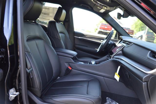 new 2025 Jeep Grand Cherokee car, priced at $42,999