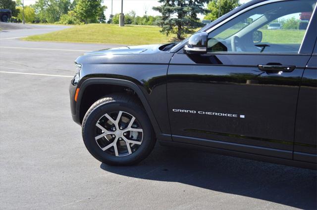 new 2025 Jeep Grand Cherokee car, priced at $42,999