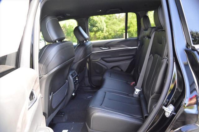 new 2025 Jeep Grand Cherokee car, priced at $42,999