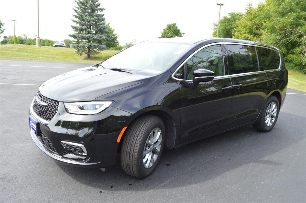 new 2025 Chrysler Pacifica car, priced at $46,441
