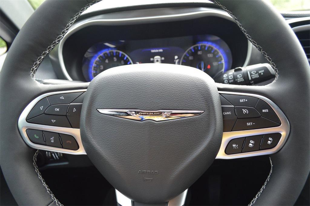 new 2025 Chrysler Pacifica car, priced at $46,441
