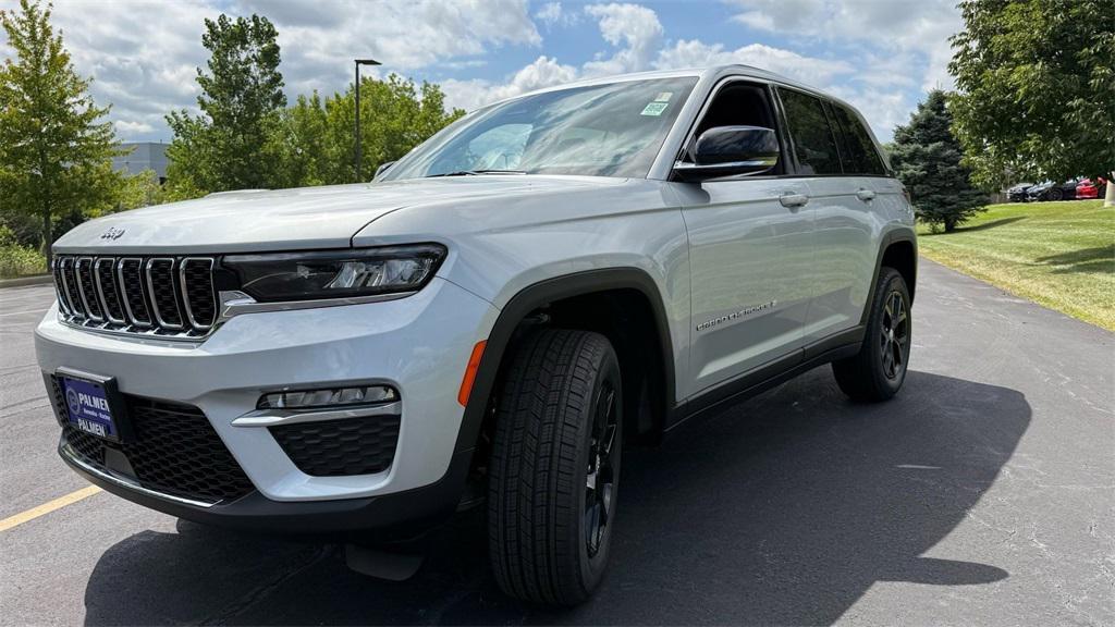 new 2025 Jeep Grand Cherokee car, priced at $42,999