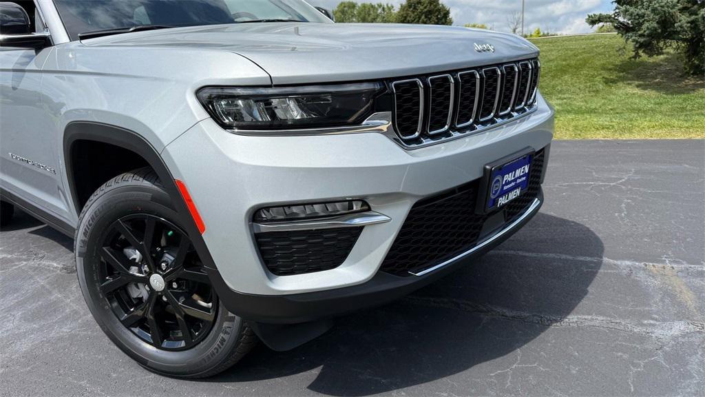 new 2025 Jeep Grand Cherokee car, priced at $42,999