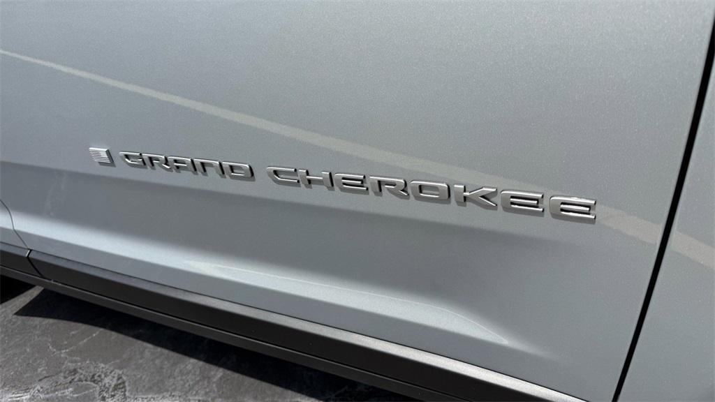 new 2025 Jeep Grand Cherokee car, priced at $42,999