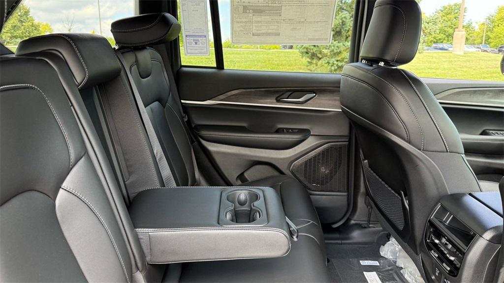new 2025 Jeep Grand Cherokee car, priced at $42,999