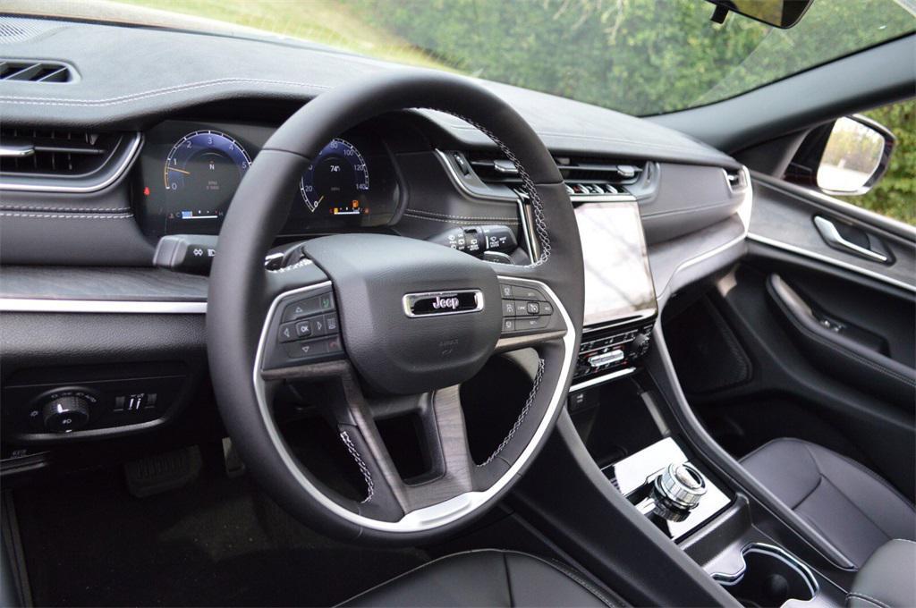 new 2025 Jeep Grand Cherokee car, priced at $47,599