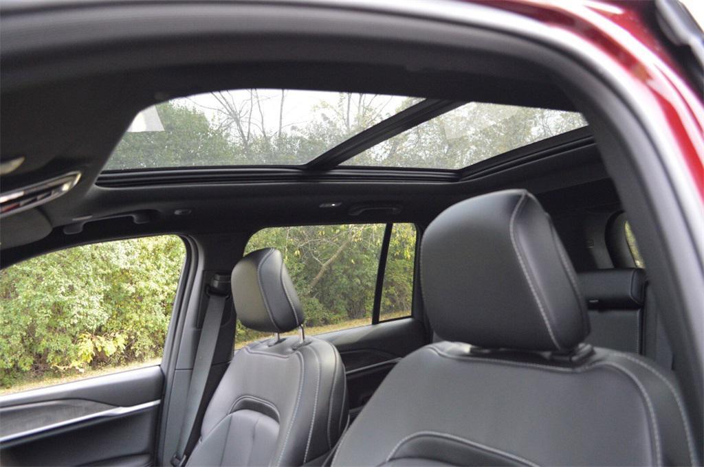 new 2025 Jeep Grand Cherokee car, priced at $47,599