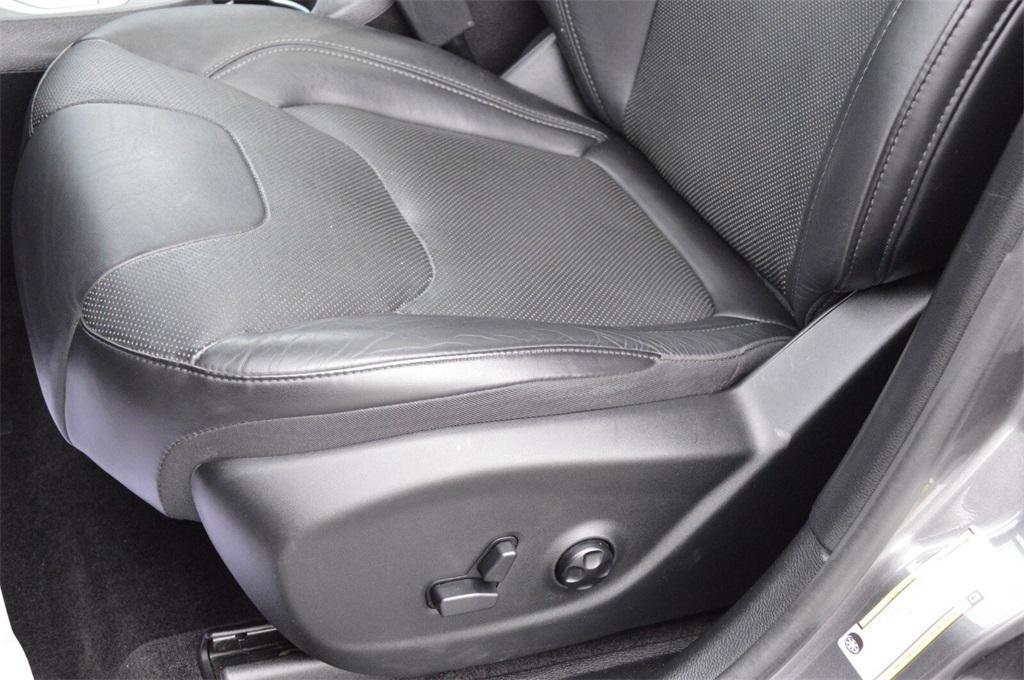 used 2019 Jeep Cherokee car, priced at $19,977