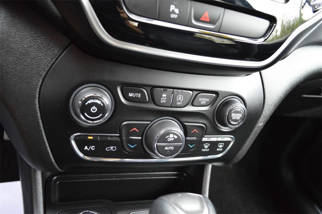 used 2019 Jeep Cherokee car, priced at $19,977