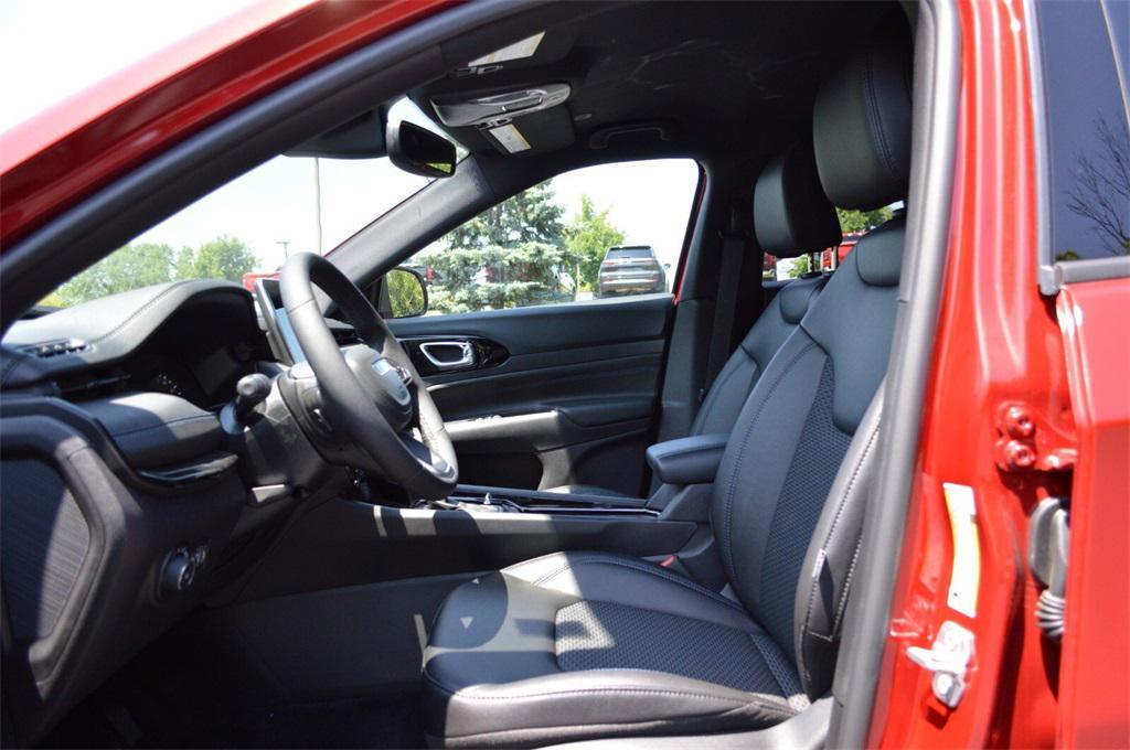 new 2025 Jeep Compass car, priced at $31,999