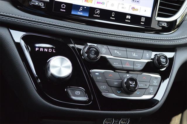new 2025 Chrysler Pacifica car, priced at $44,968