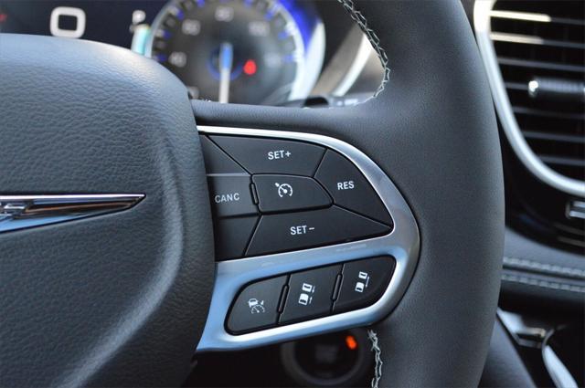 new 2025 Chrysler Pacifica car, priced at $44,968