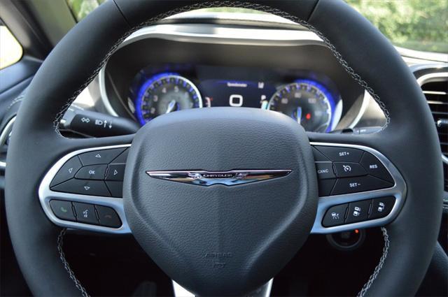 new 2025 Chrysler Pacifica car, priced at $44,968