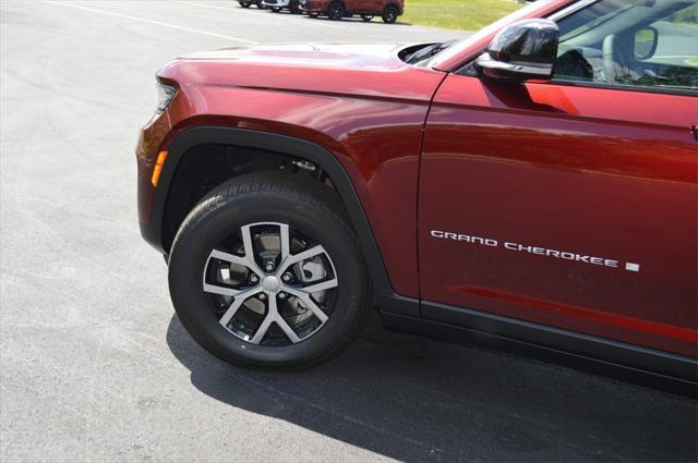new 2025 Jeep Grand Cherokee car, priced at $42,999