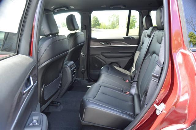 new 2025 Jeep Grand Cherokee car, priced at $42,999