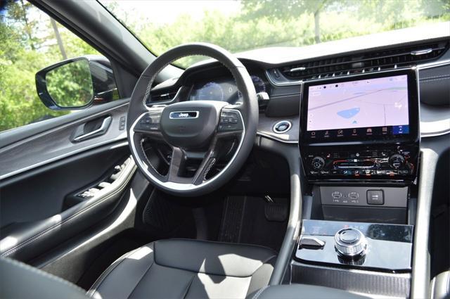new 2025 Jeep Grand Cherokee car, priced at $42,999