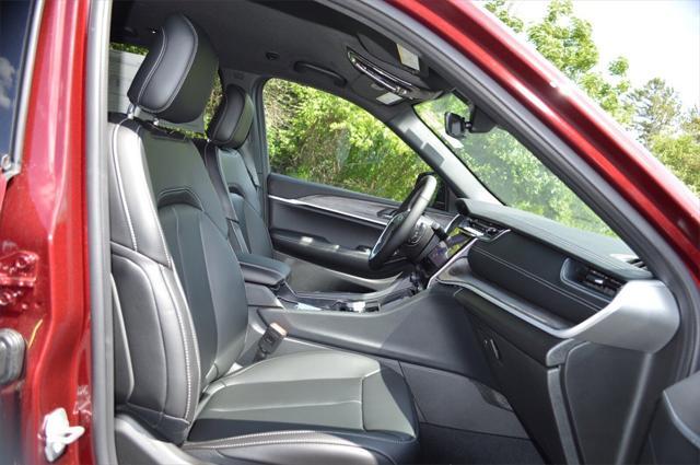 new 2025 Jeep Grand Cherokee car, priced at $42,999