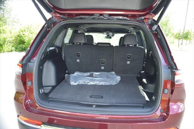new 2025 Jeep Grand Cherokee car, priced at $42,999